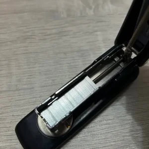 Small Rapesco stapler - Image 5