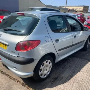 2004 Peugeot 206 1.1 Fever 5-door hatchback petrol manual - Image 6