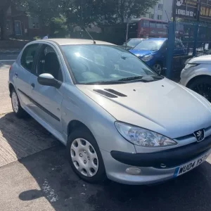 2004 Peugeot 206 1.1 Fever 5-door hatchback petrol manual