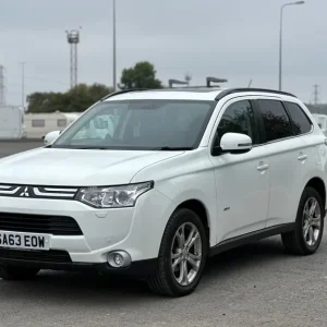 2013 Mitsubishi Outlander 2.2 Diesel Manual Estate - Image 2