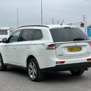 2013 Mitsubishi Outlander 2.2 Diesel Manual Estate - Image 4