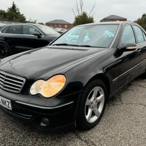 2006 Mercedes C-Class 1.8 Kompressor Avantgarde SE 4-door Saloon - Image 2