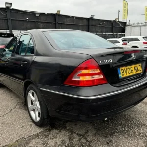 2006 Mercedes C-Class 1.8 Kompressor Avantgarde SE 4-door Saloon - Image 5
