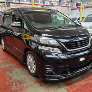 Toyota Vellfire 2.4L E-Pack with Reversing Camera and Leather Seats - Image 3