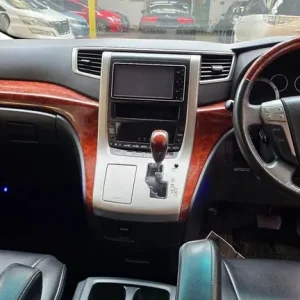 Toyota Vellfire 2.4L E-Pack with Reversing Camera and Leather Seats - Image 4