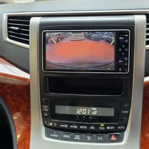 Toyota Vellfire 2.4L E-Pack with Reversing Camera and Leather Seats - Image 8