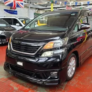 Toyota Vellfire 2.4L E-Pack with Reversing Camera and Leather Seats