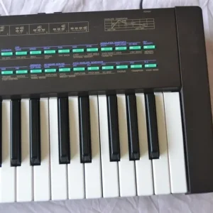 Yamaha DX21 Synthesiser with music stand and operation manual - Image 4