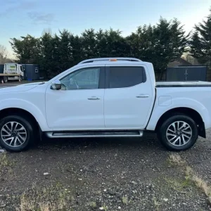 2017 Nissan Navara DCI Tekna 4x4 Double Cab - Image 2