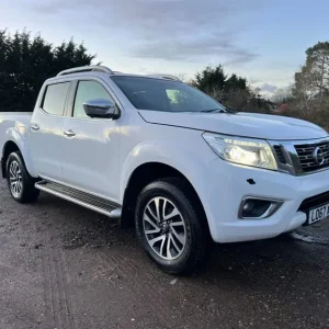 2017 Nissan Navara DCI Tekna 4x4 Double Cab - Image 3