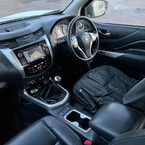 2017 Nissan Navara DCI Tekna 4x4 Double Cab - Image 8