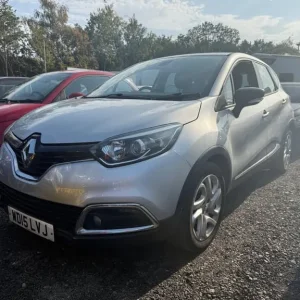 2015 Renault Captur dCi 90 Auto with Nav and Handsfree Key - Image 2