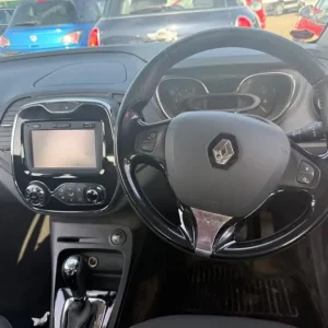 2015 Renault Captur dCi 90 Auto with Nav and Handsfree Key - Image 4