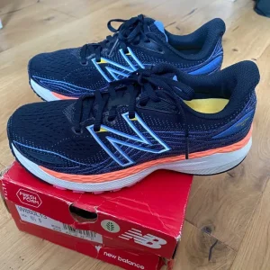 New Balance Fresh Foam trainers size 4.5 - Image 2