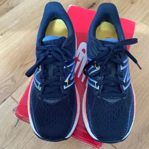 New Balance Fresh Foam trainers size 4.5 - Image 4