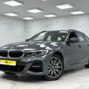 2021 BMW 330e M Sport 2.0L Plug-in Hybrid - Image 4