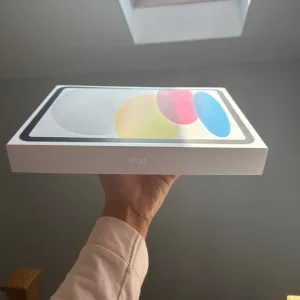 Apple iPad 11-inch 2025 silver 128GB - Image 3