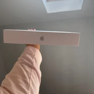 Apple iPad 11-inch 2025 silver 128GB - Image 4