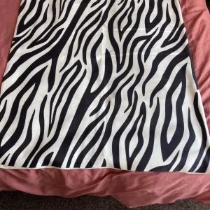 Oddballs Fleece blanket - Image 2