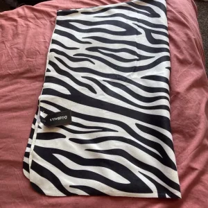 Oddballs Fleece blanket