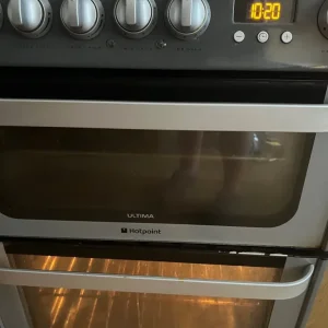 Hotpoint Ultima dual fuel 60cm freestanding cooker - Image 3