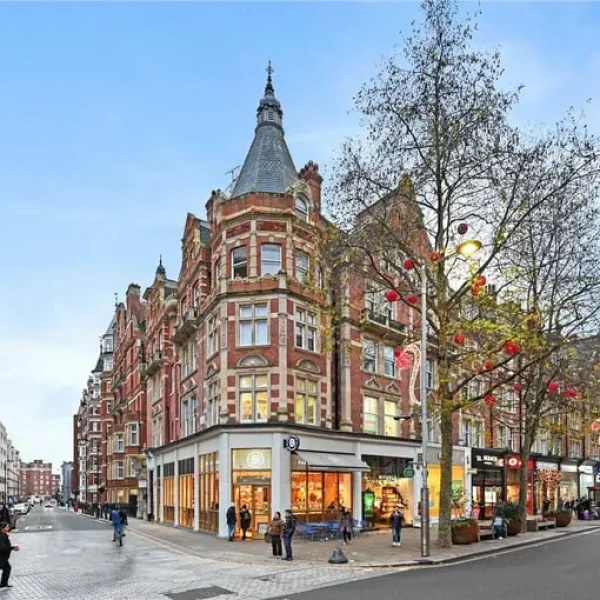 3 x 2 bed flats on Kensington high street