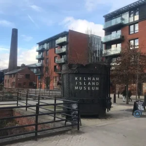 2 bedroom flat in a quiet development with courtyard views
