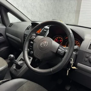 2011 Vauxhall Zafira 1.6 16V Design Euro 5 5dr MPV Petrol Manual - Image 2