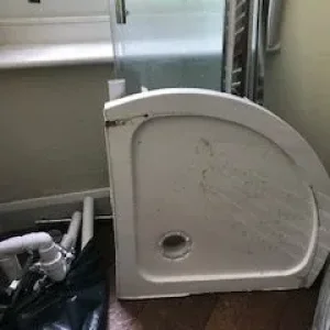 Small space shower enclosure quadrant - tray and doors 620mm x 620mm