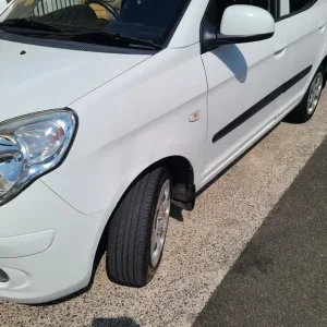 Kia Picanto Hatchback 2011 Manual 5-door - Image 3