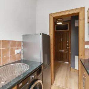 1 bedroom flat in Angle Park Terrace - Image 3