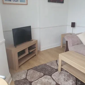 1 bedroom furnished flat - Image 4