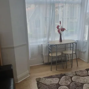 1 bedroom furnished flat - Image 5