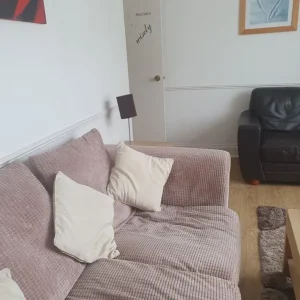 1 bedroom furnished flat - Image 6