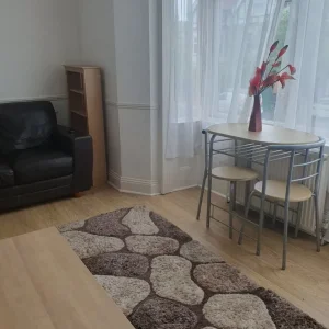 1 bedroom furnished flat - Image 7