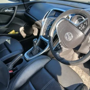 2015 Vauxhall Astra 1.4T 16V Limited Edition 5-door with leather interior - Image 7