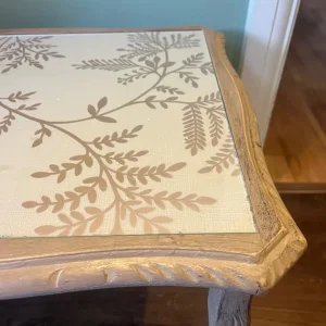 Shabby chic coffee table, glass top - Image 2