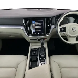 2018 Volvo V60 2.0 D4 Momentum Pro 5dr Auto Estate - Image 6