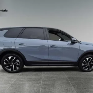 2025 Vauxhall Grandland Ultimate Hybrid Hatchback - Image 8