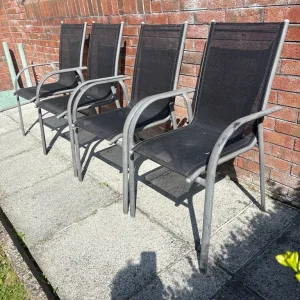 4 stackable garden chairs