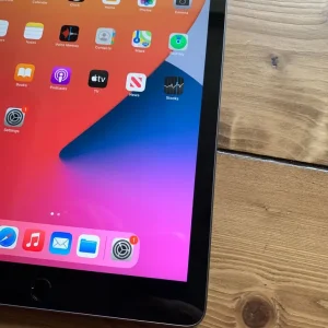 Apple iPad 5 32GB iOS 16 Black with Wi-Fi - Image 2
