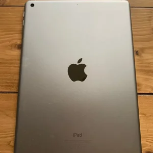 Apple iPad 5 32GB iOS 16 Black with Wi-Fi - Image 7