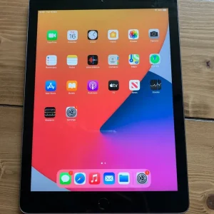 Apple iPad 5 32GB iOS 16 Black with Wi-Fi