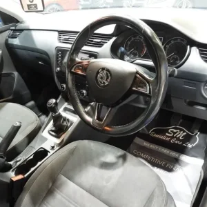 2019 Skoda Octavia 1.0 TSI GPF SE 5-door Hatchback - Image 2