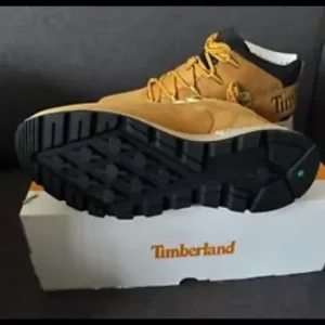 Timberland Brown Boots size 8 - Image 3