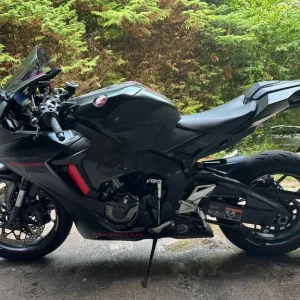 2019 Honda CBR1000RR Fireblade with Quickshifter and Racefit Slip-ons - Image 2