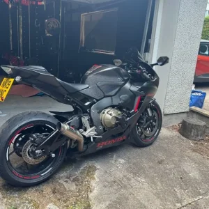 2019 Honda CBR1000RR Fireblade with Quickshifter and Racefit Slip-ons - Image 5