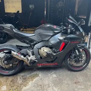 2019 Honda CBR1000RR Fireblade with Quickshifter and Racefit Slip-ons - Image 6