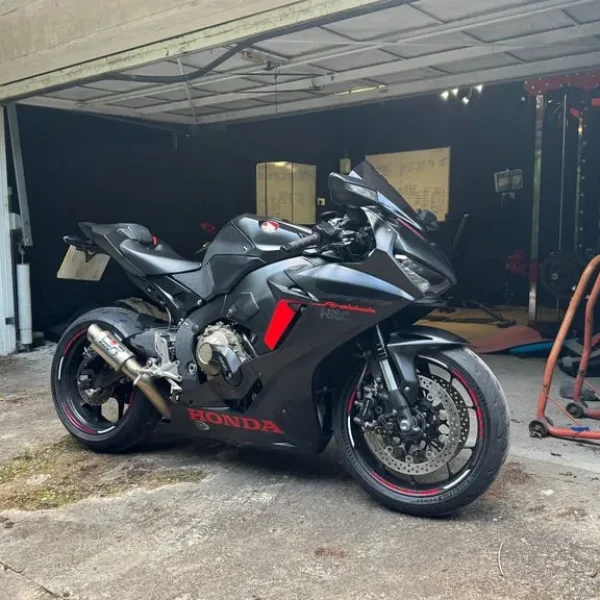 2019 Honda CBR1000RR Fireblade with Quickshifter and Racefit Slip-ons