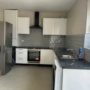 Double en suite room with all bills covered - Image 6
